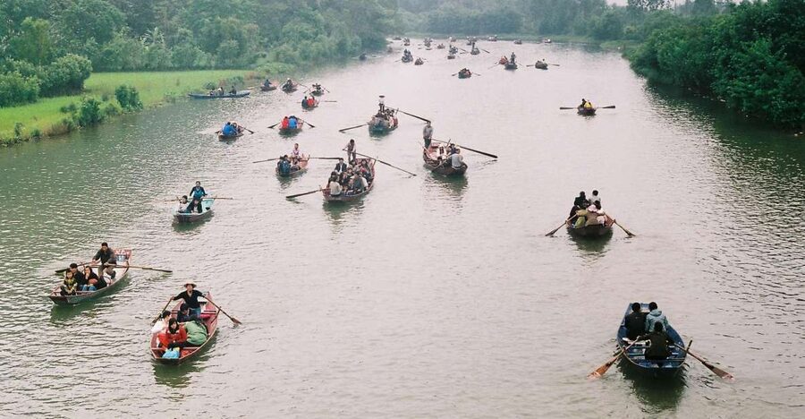 Full-Day Perfume Pagoda Private or Small-Group Tour - Climbing toward Huong Tich Cave