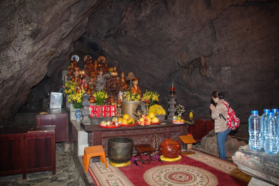 Full-Day Perfume Pagoda Private or Small-Group Tour - Lunch and the pagodas below the cave