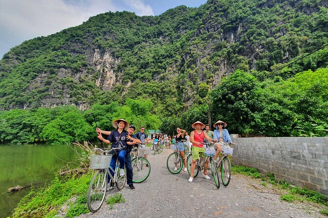 Full-Day Tour Hoa Lu, Tam Coc Boat Trip and Mua Cave - Should you book it?