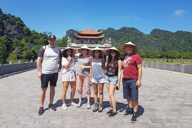 Full-Day Tour Hoa Lu, Tam Coc Boat Trip and Mua Cave - Mua Cave and the climb to Lying Dragon Mountain