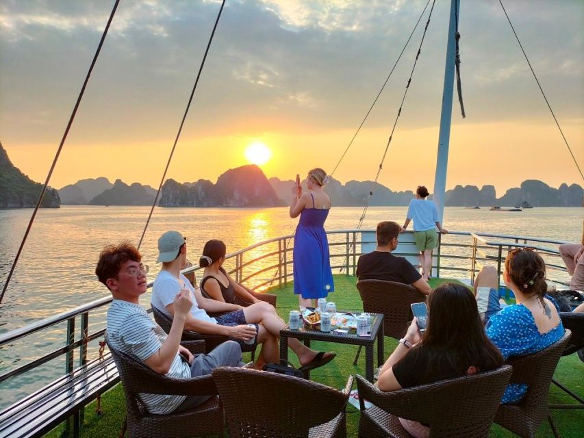 Ha Long: Afternoon Cruise with Lunch, Kayaking, and Swimming - Sung Sot Cave: a showpiece with steps