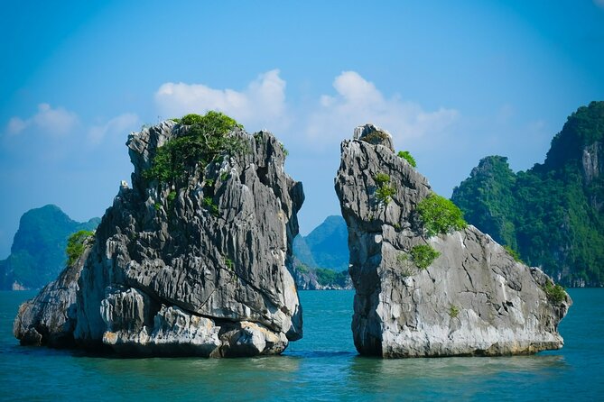 Ha Long Bay Cruise Day Tour-Cave, Kayaking,Ti top island & Lunch - Ti Top Island: beach time or the summit