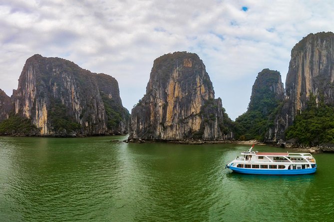 Ha Long Bay Six Hours Trip Kayaking & Swimming on Beach - Lunch on board, with a vegetarian option
