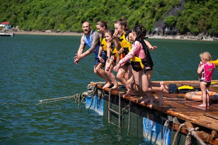 Ha Long & Lan Ha Bays: 2-Day Cruise with Meals & Kayaking - How the pace and service feel