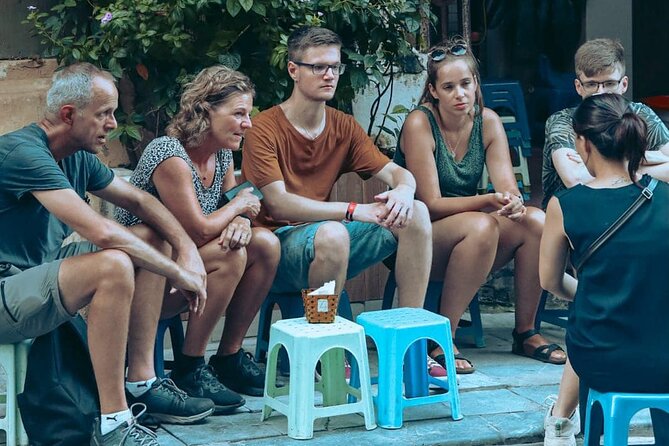 Ha Noi Walking Food Tour, Non Vegetarian,Vegan, vegetarian Option - Start with a local bite, not a food lecture