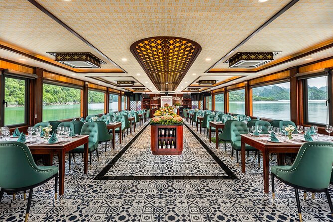 Halong bay 5star Cruise Day Trip: Buffet lunch & Limousine bus - A buffet lunch with the karsts drifting past