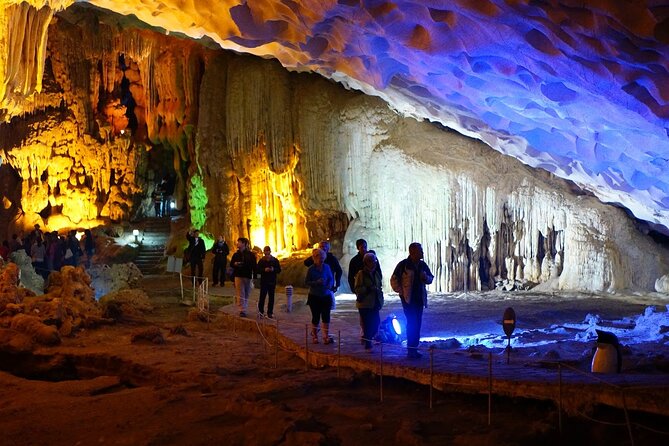 Halong Bay Day Tour 6Hour Deluxe Cruise Limousine Bus Small Group - The guide and group experience