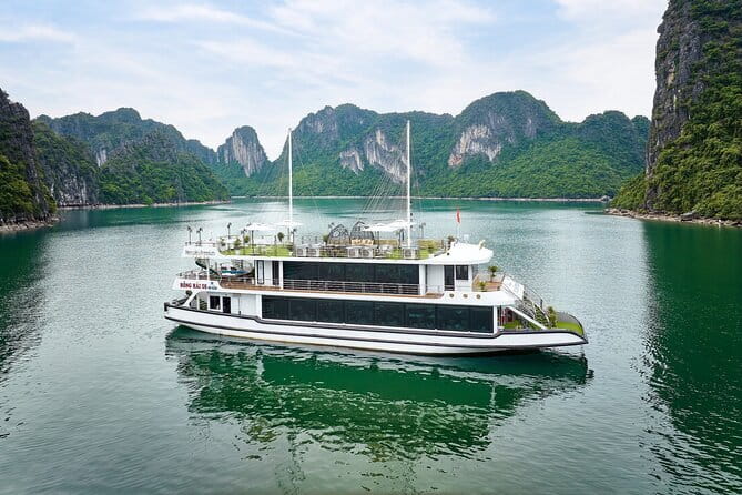 Halong Bay Day Tour Luxury Cruise With Jacuzzi and Buffet Lunch - Titop Island: choose the view or the water