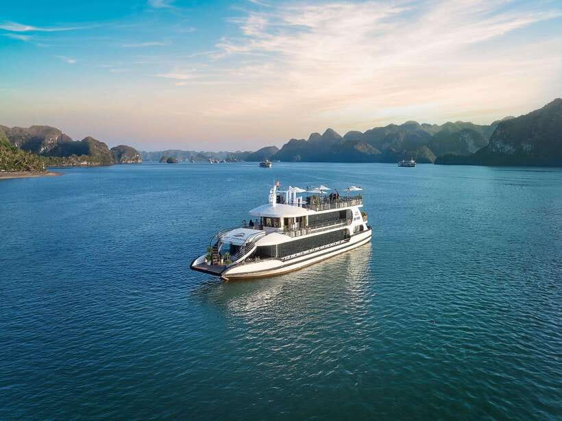 Halong Bay: Luxury Day Cruise with Buffet, Kayak, Swim - The details that matter before you book