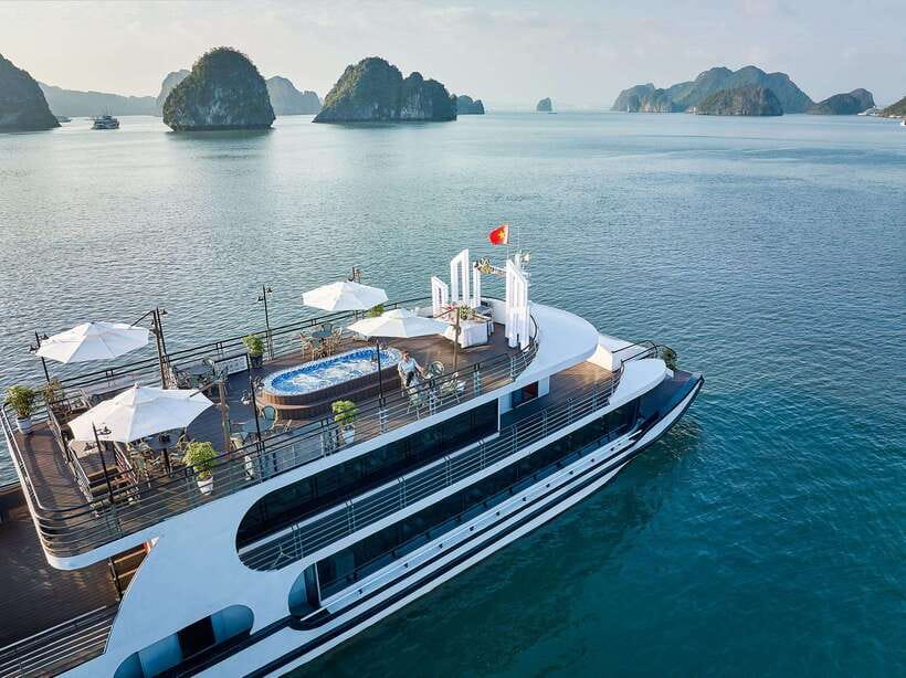 Halong Bay: Luxury Day Cruise with Buffet, Kayak, Swim - Kayak or take a bamboo boat at Luon Cave