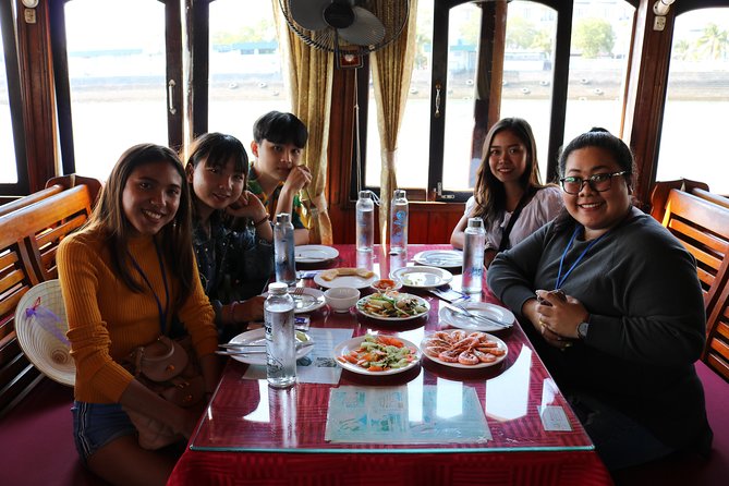 Halong Islands, Caves, Kayak, Lunch day tour w Dragonfly Cruise - Kayaking or a bamboo boat at Ba Hang