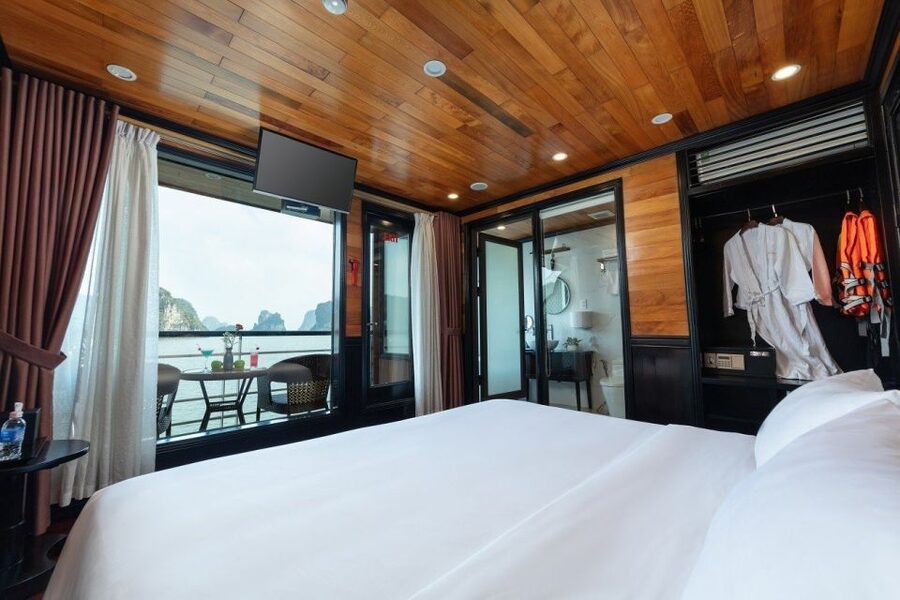 Hanoi: 3-Day Ninh Binh, Ha Long, & Lan Ha Bay 5-Star Cruise - One short trip, two very different settings