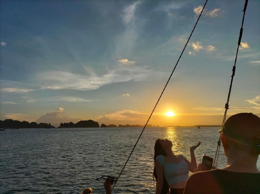Hanoi: 3-Day Ninh Binh, Ha Long, & Lan Ha Bay 5-Star Cruise - Day two: Ninh Binh to the bay