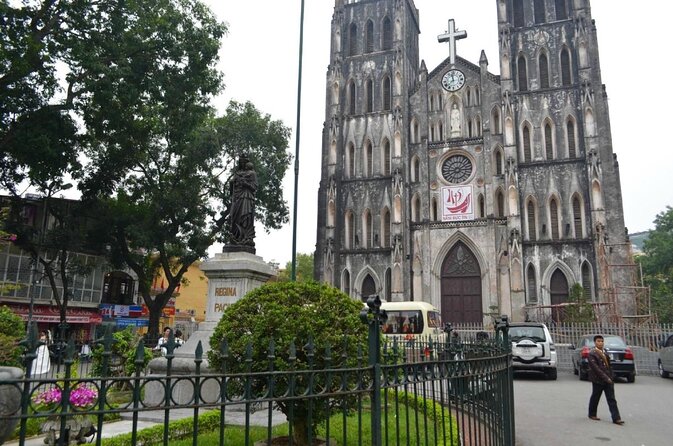 Hanoi: 7 Tasting Street Food Walking Tour and Train Street - The useful details at a glance