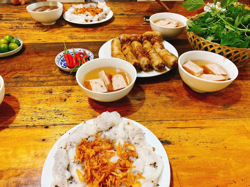 Hanoi: 7 Tastings Street Food Tour with Train Street - Should you book this Hanoi food tour?