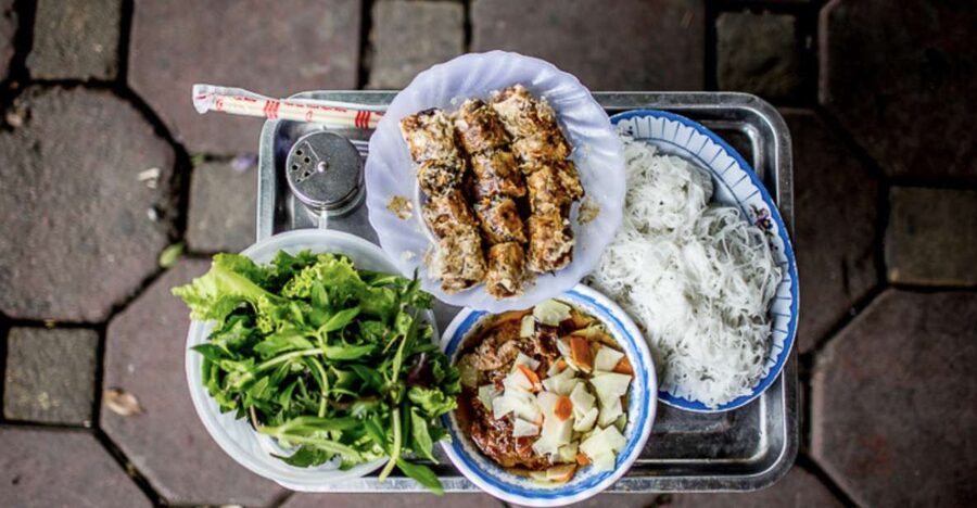 Hanoi: 7 Tastings Street Food Tour with Train Street - Save room for dessert and egg coffee