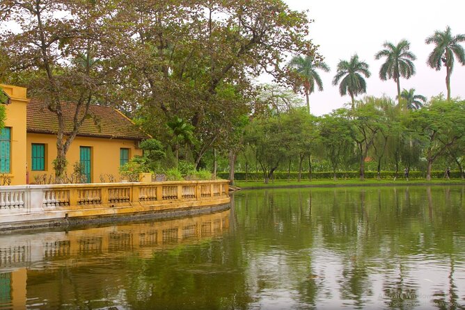 Hanoi All-In-One Tour: Highlights & Train Street & Culture & Fun - Hoa Lo Prison gives the history sharper edges