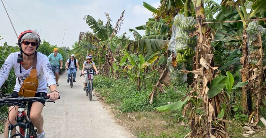Hanoi: Bike Tour Through Hidden Gems and Banana Island - A city ride with a countryside finish