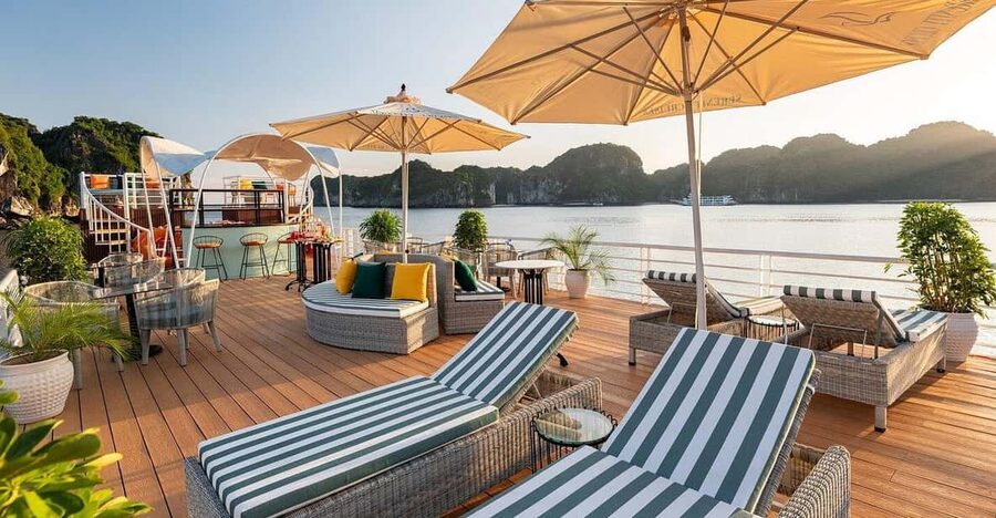 Hanoi: Cat Ba Island & Lan Ha Bay Day Trip Cruise with Lunch - Cai Beo and the first stretch of the bay