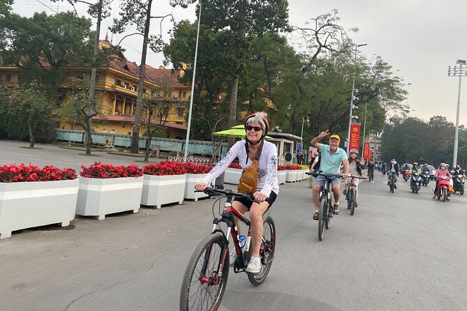 Hanoi City Bike Tour through Banana Island & Food Tasting - Food tasting, snacks and drinks