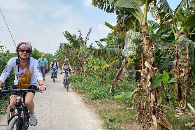 Hanoi City Bike Tour through Banana Island & Food Tasting - Crossing Long Bien Bridge