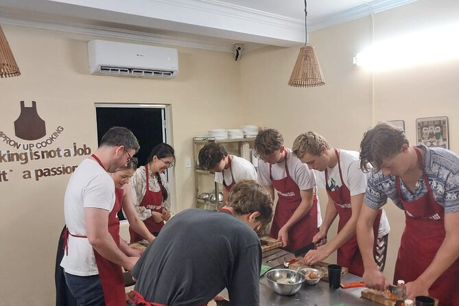 Hanoi Cooking Class Learning 5 Dishes including Banh Xeo - From Gia Ngư Street to the Market