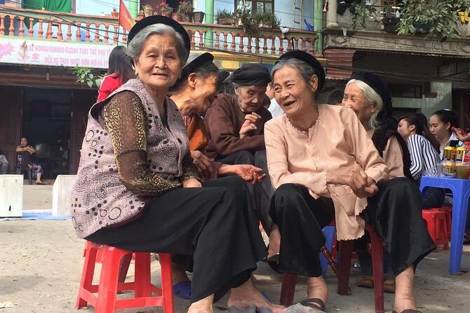 Hanoi Countryside Motorbike Tour: Red River Culture & Daily Life - Food, coffee, and a pause in the ride