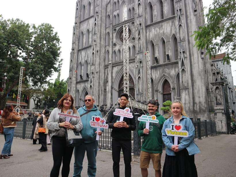 Hanoi Exclusive Craft Beer Bus: Cultural Sightseeing Tour - The Opera House and Dong Xuan Market
