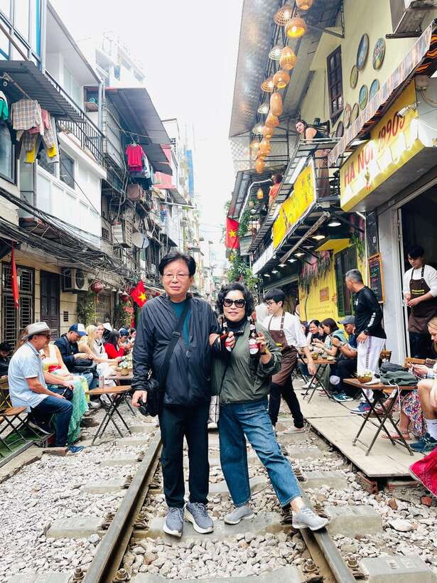 Hanoi Exclusive Craft Beer Bus: Cultural Sightseeing Tour - Train Street, a railway through daily life