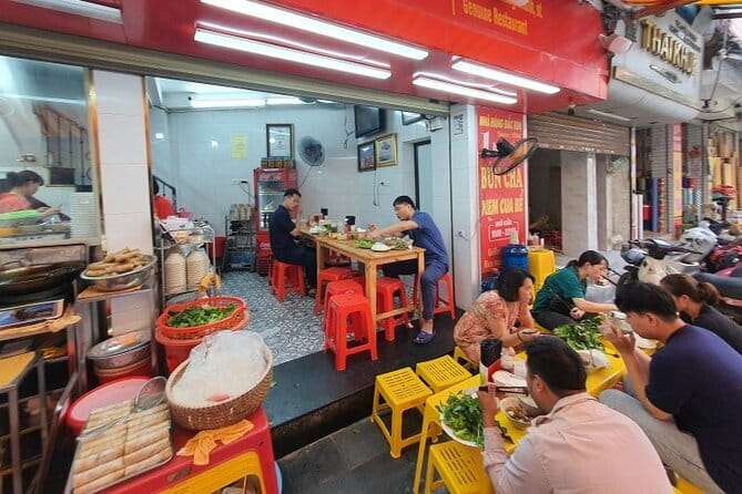 Hanoi Famous Michelin Guided Street Food Tour - Starting with chicken pho at Phở Gà Nguyệt