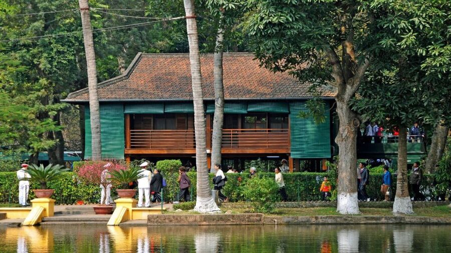 Hanoi: Full-Day City Tour and Water Puppet Show - One Pillar Pagoda and the city’s spiritual side