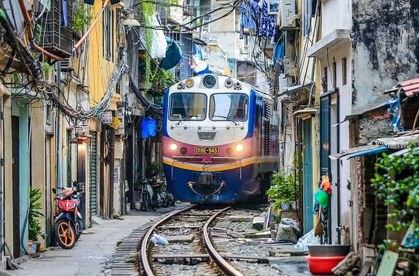 Hanoi: Guided Food Tour with Train Street Visit - Bun cha, Hanoi’s smoky pork and noodle classic