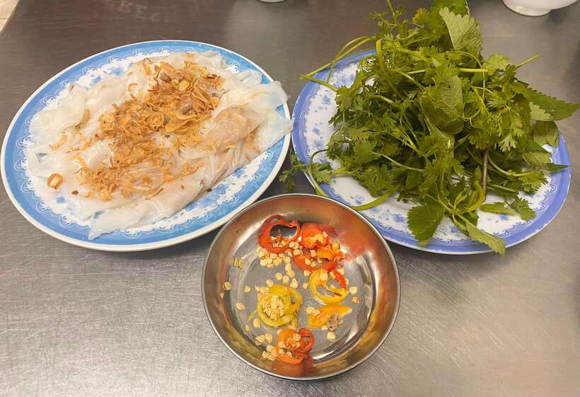 Hanoi: Guided Street Food Tour with Train Street Experience - Should you book it?
