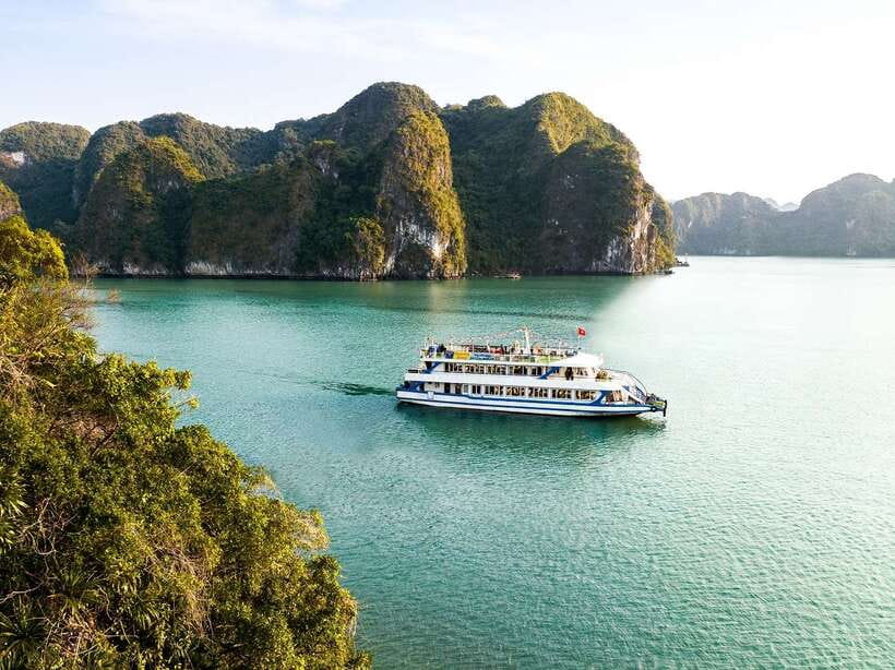 Hanoi: Ha Long Bay Day Cruise - Swimming, Meal, Kayaking - Sung Sot Cave and its unusual formations