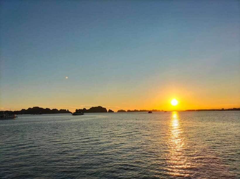 Hanoi: Ha Long Bay Day Cruise - Swimming, Meal, Kayaking - Titop Island: beach time or a summit view