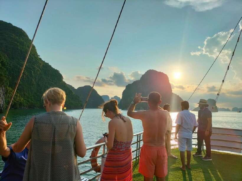 Hanoi: Ha Long Bay Day Cruise - Swimming, Meal, Kayaking - The sunset party and the ride back