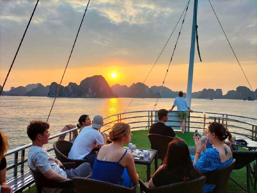 Hanoi: Ha Long Bay Day Cruise - Swimming, Meal, Kayaking - Who should book this Ha Long Bay day cruise?