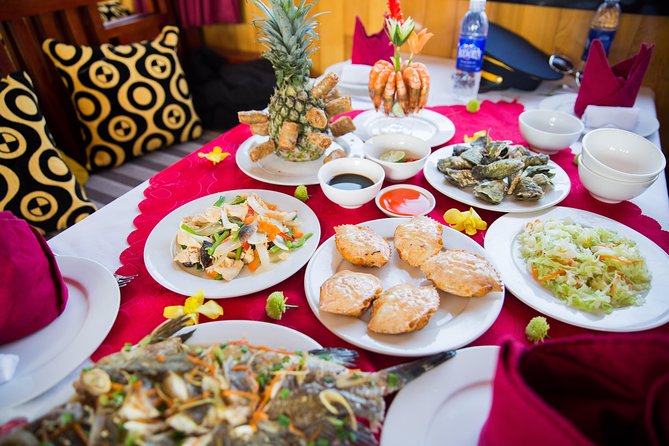 Hanoi: Halong Bay Luxury Option – Titop, Surprise Cave, Kayak - Surprise Cave: a dramatic first stop