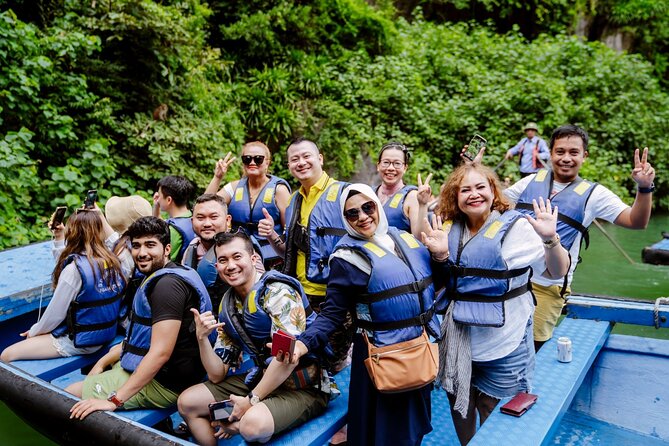 Hanoi: Halong Bay Luxury Option – Titop, Surprise Cave, Kayak - Luon Cave: choose a kayak or bamboo boat