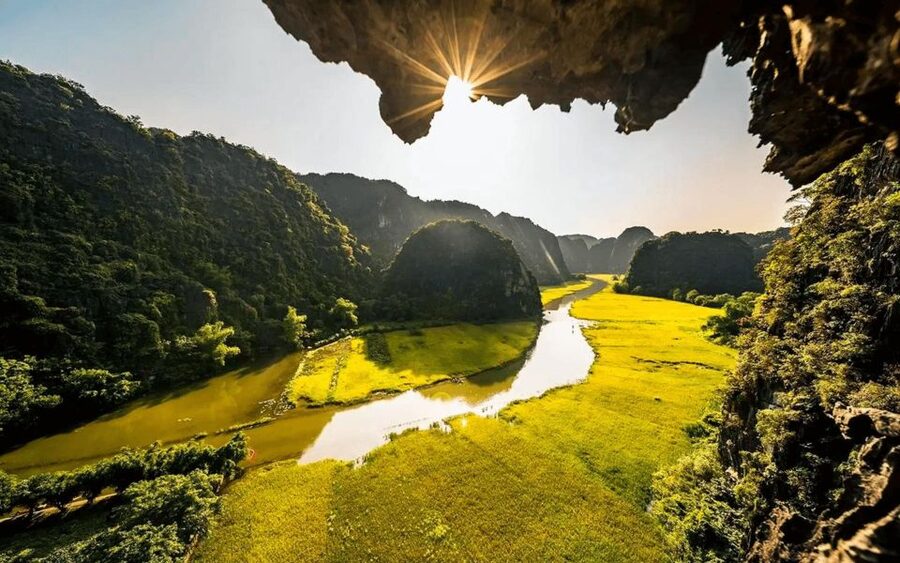 Hanoi: Hoa Lu, Trang An, and Mua Cave Full-Day Trip - Leaving Hanoi for Hoa Lu