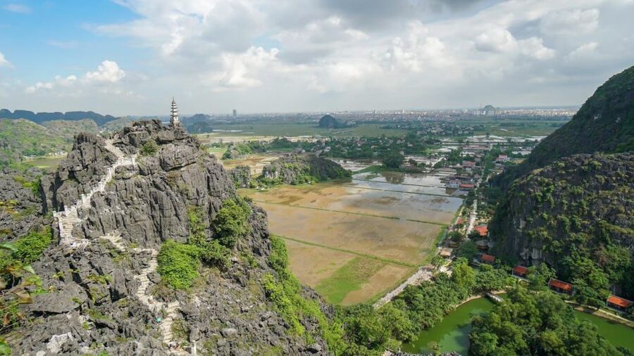 Hanoi: Hoa Lu, Trang An, and Mua Cave Full-Day Trip - Lunch before the water journey