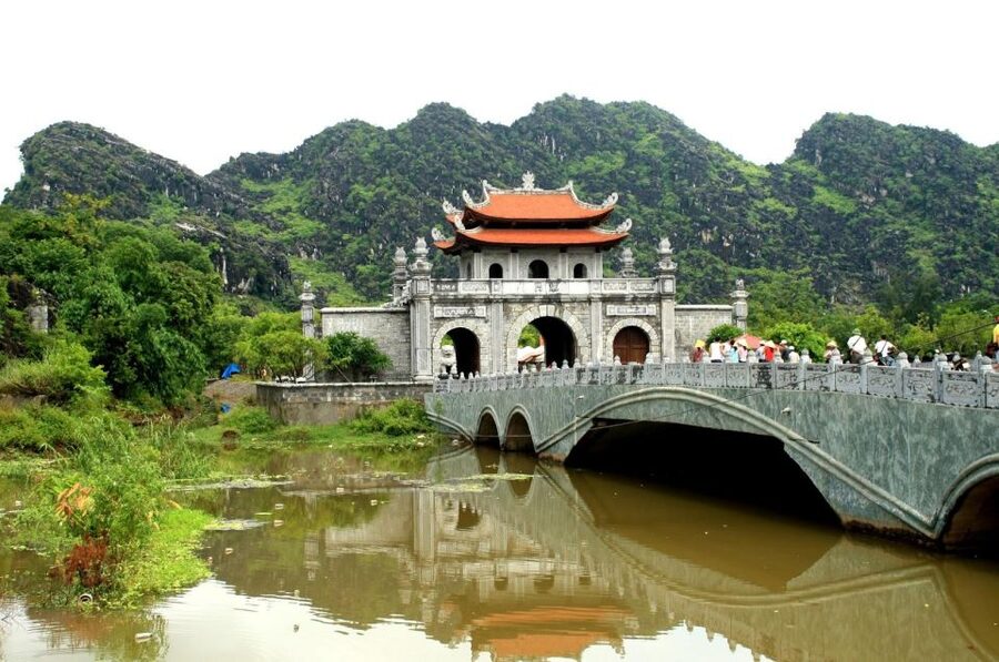 Hanoi: Hoa Lu, Trang An, and Mua Cave Full-Day Trip - Trang An from the boat
