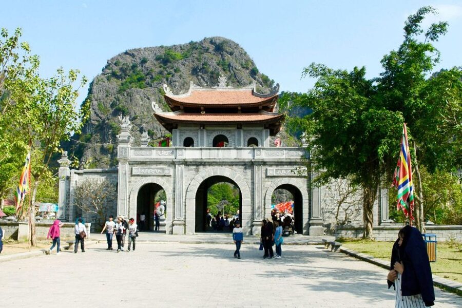Hanoi: Hoa Lu, Trang An, and Mua Cave Full-Day Trip - Climbing Mua Cave’s 500 steps