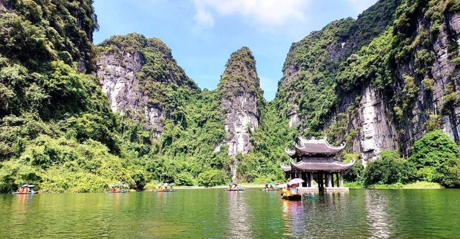 Hanoi: Hoa Lu, Trang An, and Mua Cave Full-Day Trip - Hoa Lu’s temples and former capital