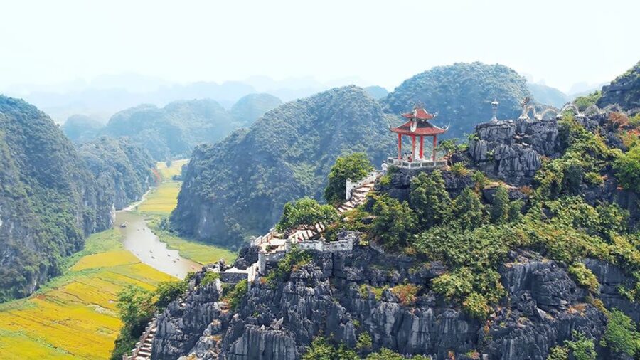 Hanoi: Hoa Lu, Trang An Caves & Mua Cave Day Trip and Lunch - Trang An’s caves and river bends