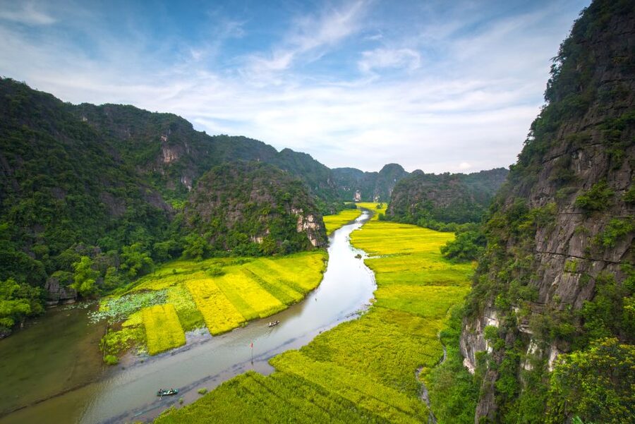Hanoi: Hoa Lu, Trang An Caves & Mua Cave Day Trip and Lunch - Guides, pace and group experience