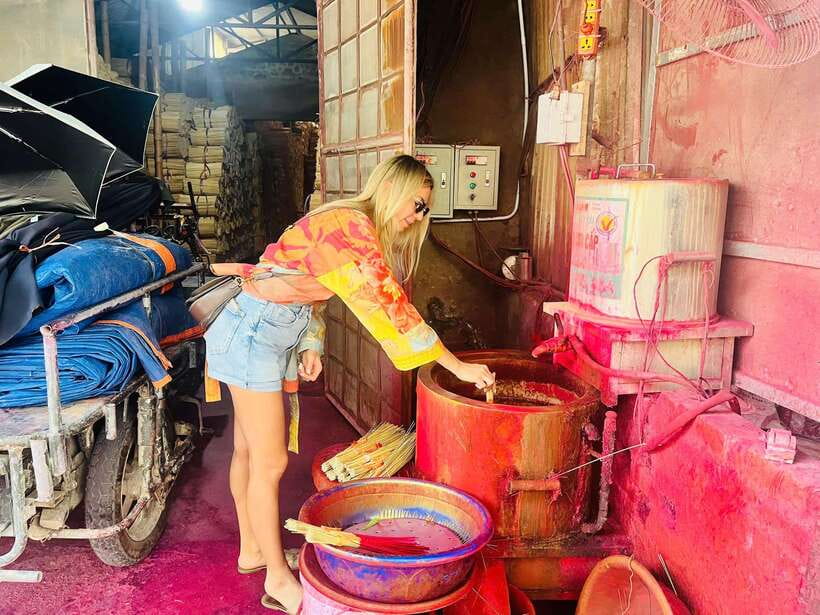 Hanoi: Incense Village, Hat, and Lacquer Artisanal Tour - Choosing between two villages and three
