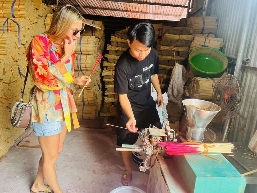 Hanoi: Incense Village, Hat, and Lacquer Artisanal Tour - Small details that make the day easier