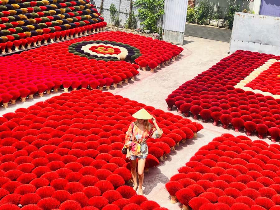 Hanoi: Incense Village, Hat, Lacquer Tour & City Highlights - At Chuong village, paint a hat of your own