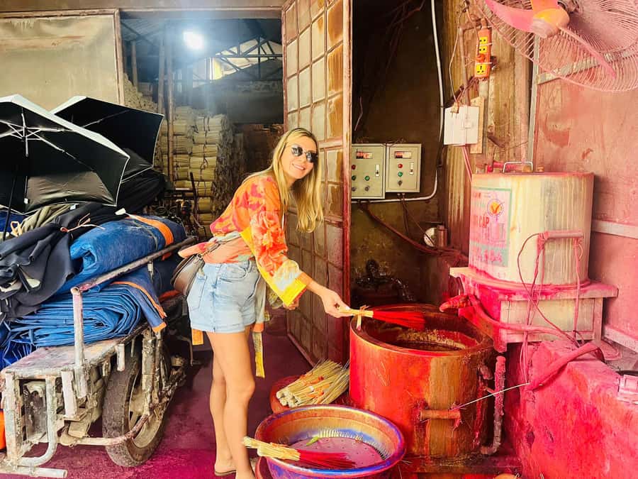 Hanoi: Incense Village, Hat, Lacquer Tour & City Highlights - Guides, transport, and the pace of the day
